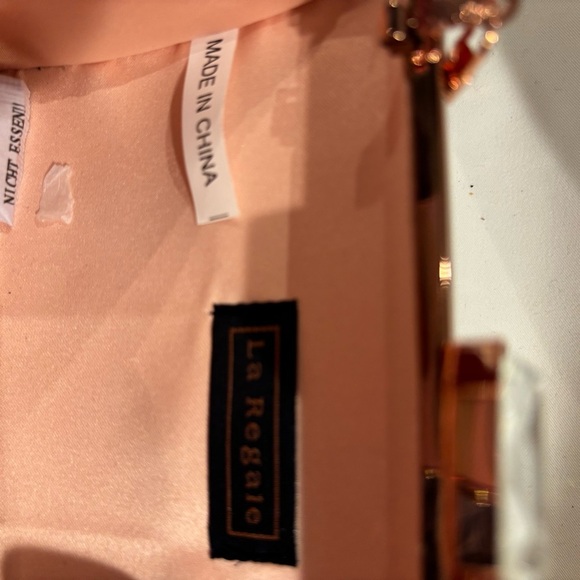 LA REGALE Cage Rose Gold Clutch Bag with a Strap To Convert to Crossbody. - Picture 8 of 13